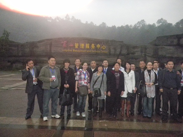 我司總經(jīng)理韓鵬先生(左起后排一)與深圳市邵陽(yáng)商會(huì)部分代表合影